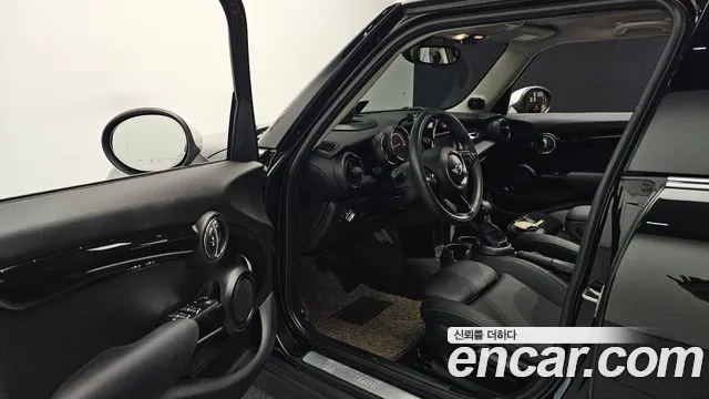 Mini Hatch 2017 thumb 10
