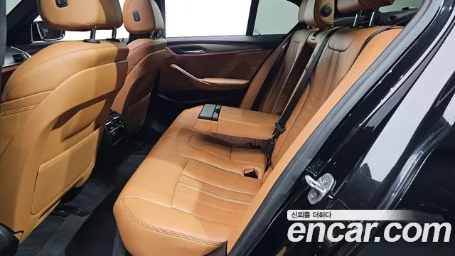 BMW 5 серии 2017 thumb 10