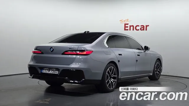 BMW 7 серии 2025 thumb 2