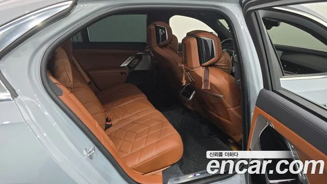 BMW 7 серии 2025 thumb 11
