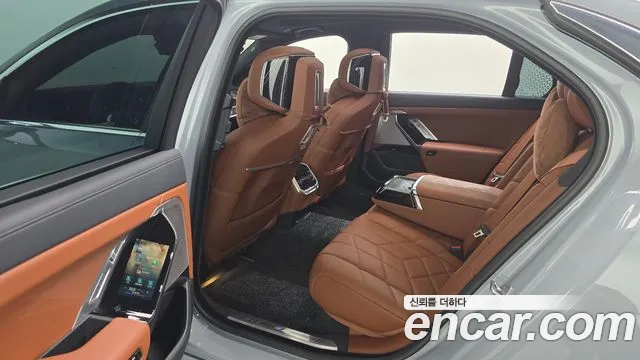 BMW 7 серии 2025 thumb 12