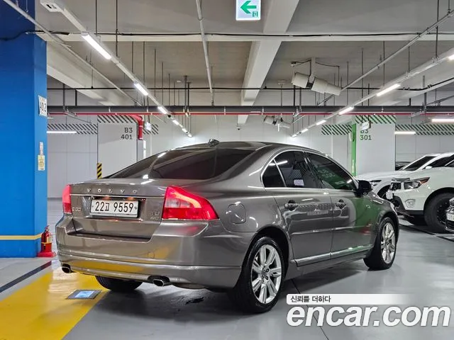 Volvo S80 2010 thumb 2