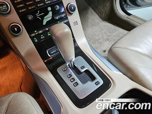 Volvo S80 2010 thumb 9