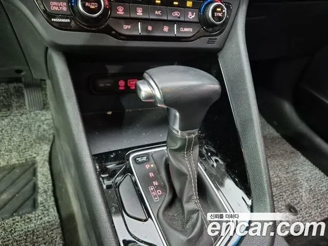 Kia Niro 2016 thumb 10