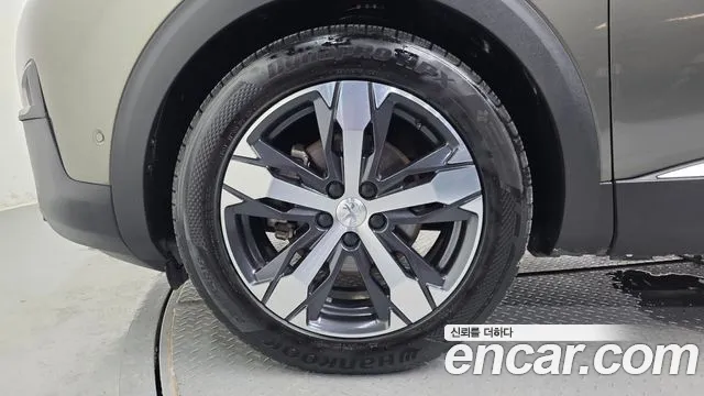 Peugeot 5008 2018 thumb 5