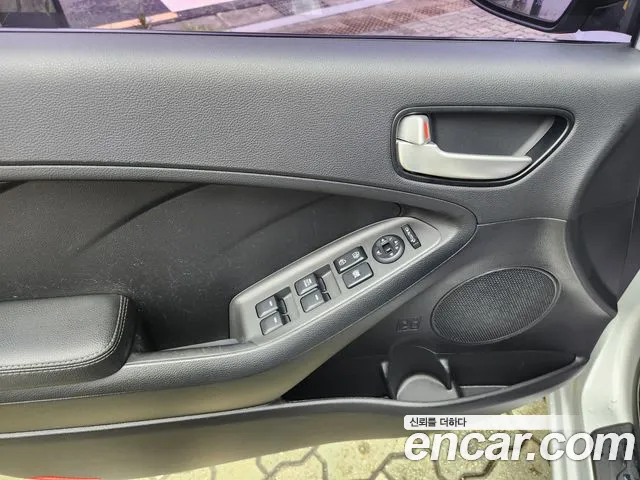 Kia K3 2017 thumb 9
