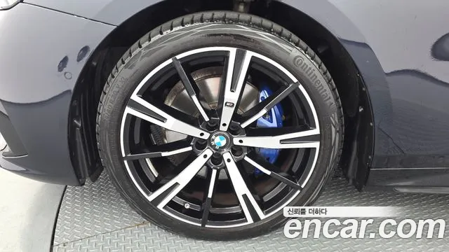 BMW 5-Series 2024 thumb 5