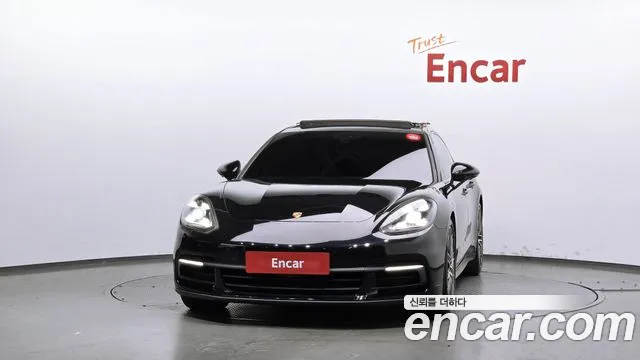 Porsche Panamera 2018 thumb 3