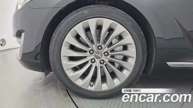 Genesis G90 2016 thumb 5