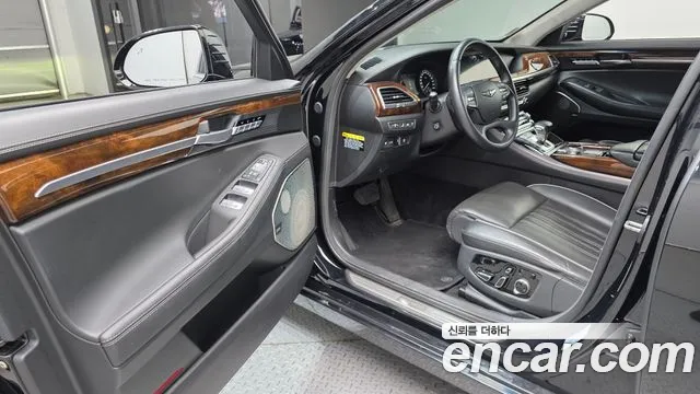 Genesis G90 2016 thumb 10