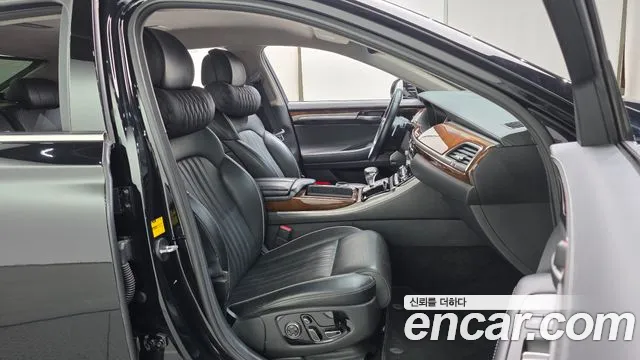 Genesis G90 2016 thumb 11