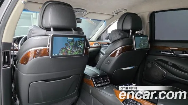 Genesis G90 2016 thumb 12