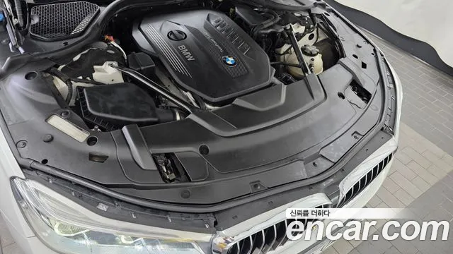 BMW 7-Series 2016 thumb 6