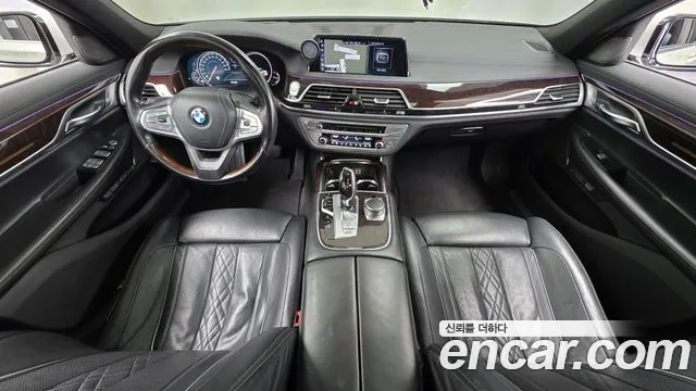 BMW 7-Series 2016 thumb 7