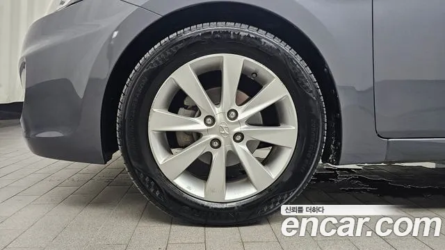 Hyundai Accent 2012 thumb 5
