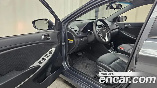 Hyundai Accent 2012 thumb 10