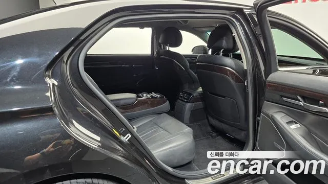 Genesis G90 2018 thumb 10