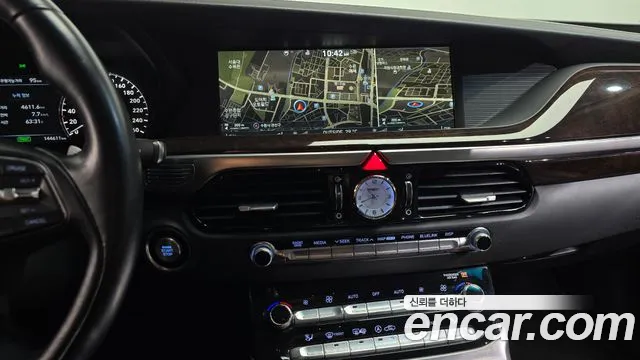 Genesis G90 2018 thumb 11