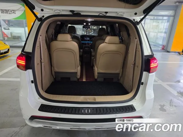 Kia Carnival 2015 thumb 6