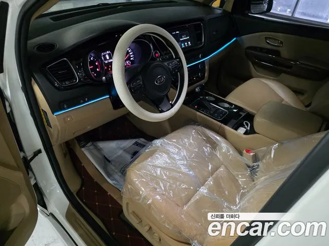 Kia Carnival 2015 thumb 8