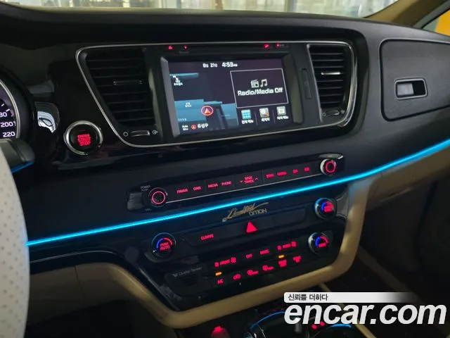 Kia Carnival 2015 thumb 9