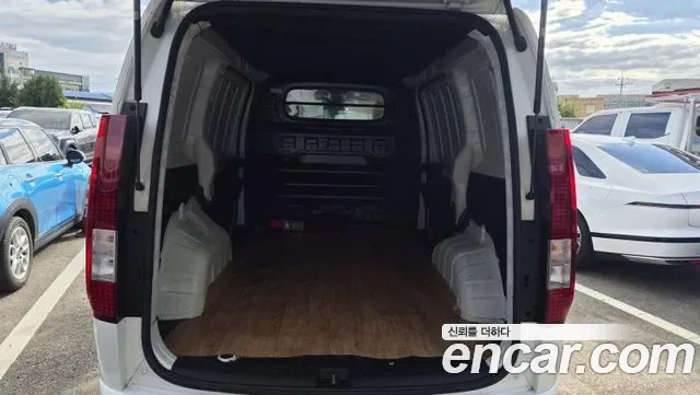 Hyundai Staria 2022 thumb 4
