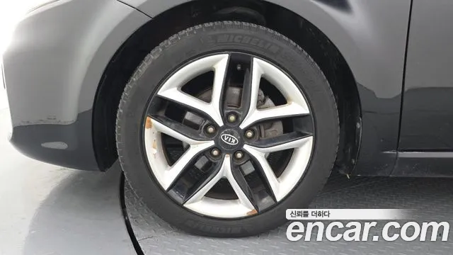 Kia Carens 2011 thumb 5