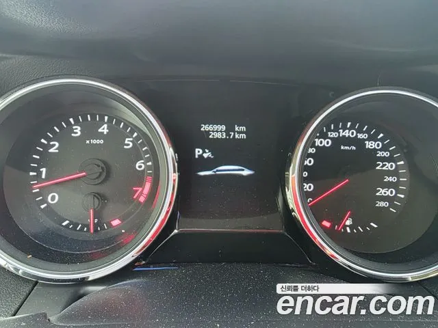 Renault Latitude 2012 thumb 4