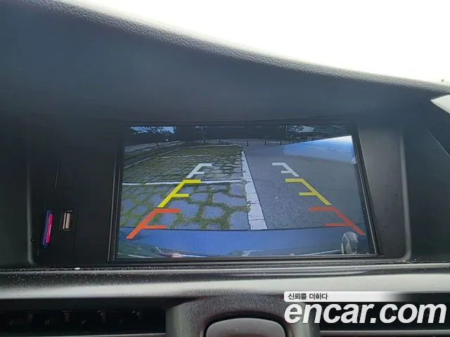 Renault Latitude 2012 thumb 5