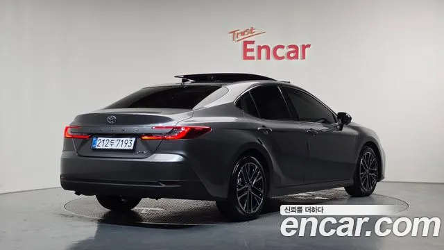 Toyota Camry 2025 thumb 2