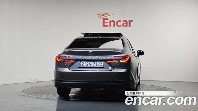 Toyota Camry 2025 thumb 4