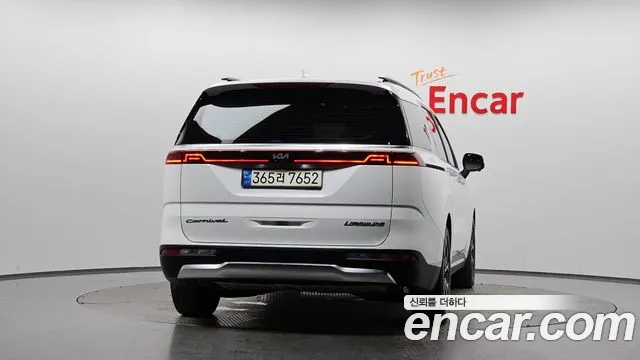 Kia Carnival 2021 thumb 3