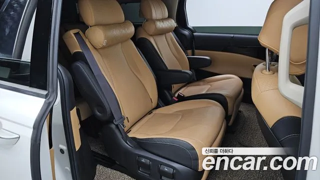 Kia Carnival 2021 thumb 10