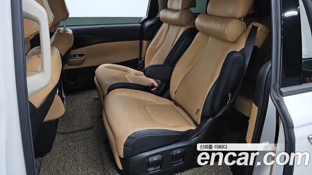 Kia Carnival 2021 thumb 11