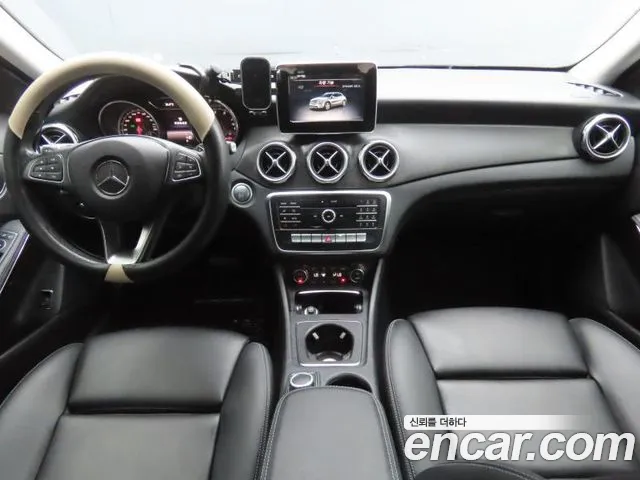 Mercedes-Benz GLA 2019 thumb 8