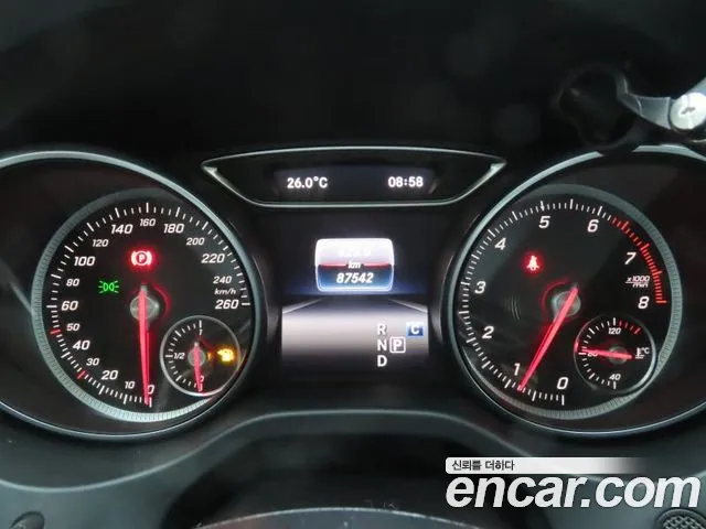 Mercedes-Benz GLA 2019 thumb 9