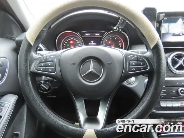 Mercedes-Benz GLA 2019 thumb 10