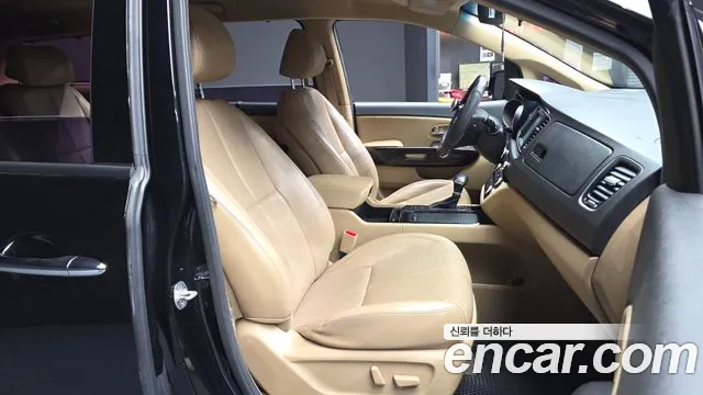 Kia Carnival 2016 thumb 11