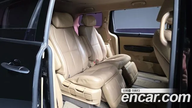 Kia Carnival 2016 thumb 12