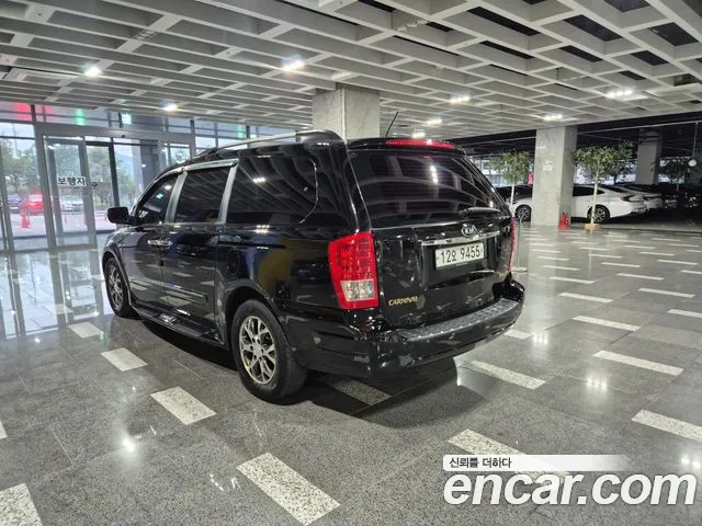 Kia Carnival 2013 thumb 6
