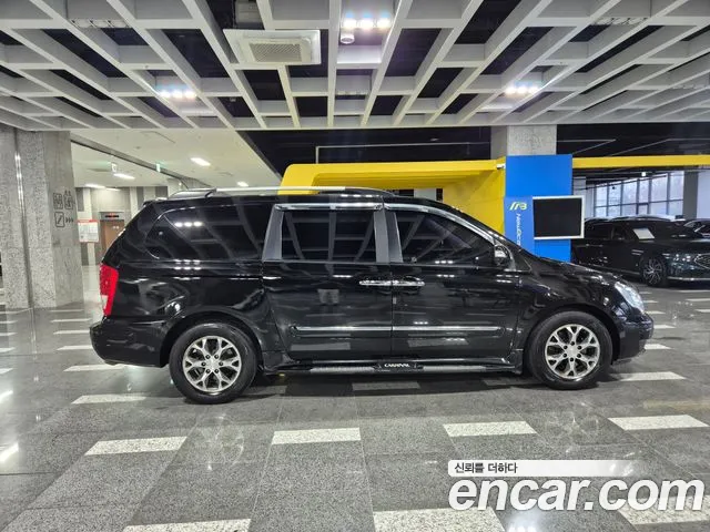 Kia Carnival 2013 thumb 8