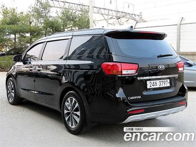 Kia Carnival 2014 thumb 3