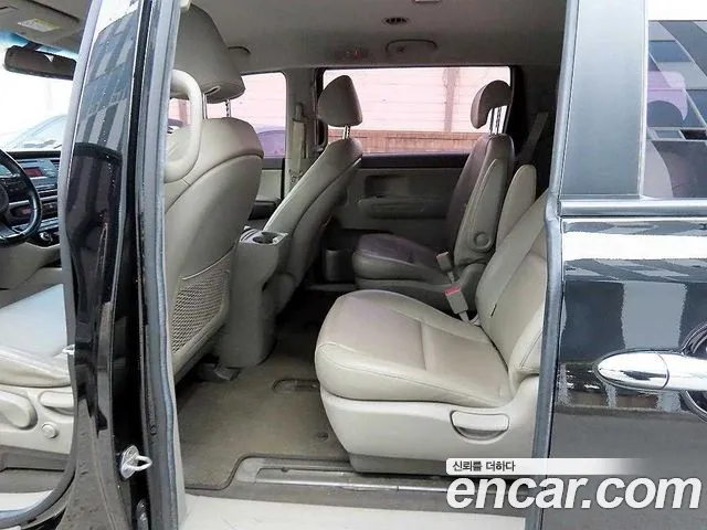 Kia Carnival 2014 thumb 6