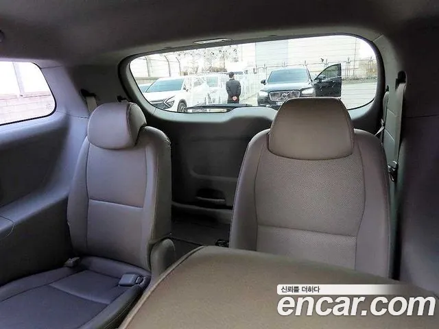 Kia Carnival 2014 thumb 7