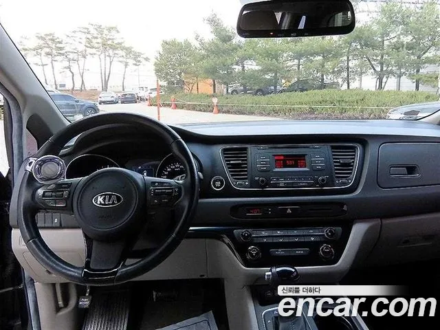 Kia Carnival 2014 thumb 8