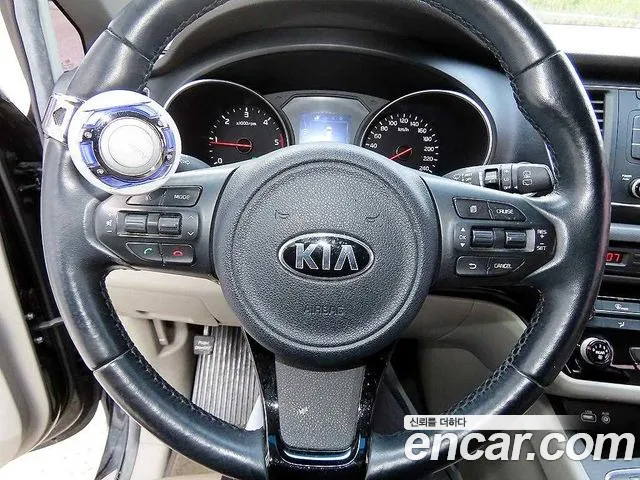 Kia Carnival 2014 thumb 9