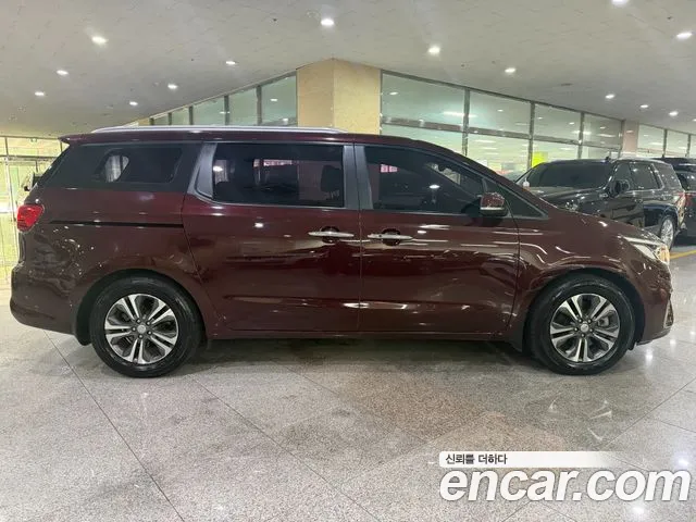 Kia Carnival 2018 thumb 5