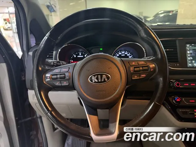 Kia Carnival 2018 thumb 10