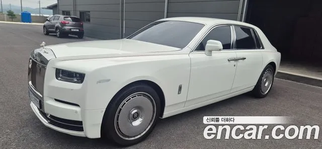Rolls-Royce Phantom 2025 thumb 2
