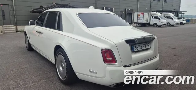 Rolls-Royce Phantom 2025 thumb 3
